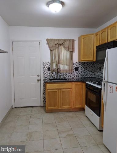 2346 Marshall St, Philadelphia PA  19148-3849 exterior