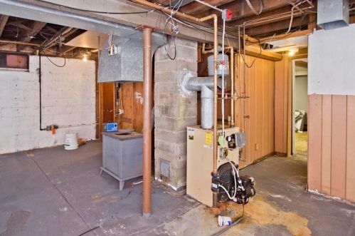 65 Mandalay Rd, Springfield MA 01118-2026 exterior