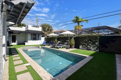 1470 4th Ct, Boca Raton FL  33432-1905 exterior