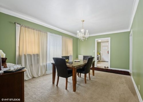 6710 Artesian Ave, Chicago IL 60645-5301 exterior