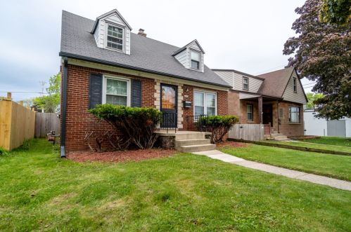 4646 Lenox St, Milwaukee, WI 53207-5245