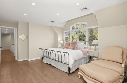 42 Kings Hwy, Westport CT  06880-4710 exterior