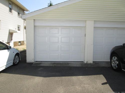 6 Harriet St, Norwalk CT 06851-3631 exterior