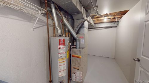 1226 Kings Cv Ct, Rochester MI 48306-4226 exterior