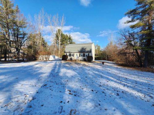 12 Edward Dr, Concord NH  03301-8626 exterior