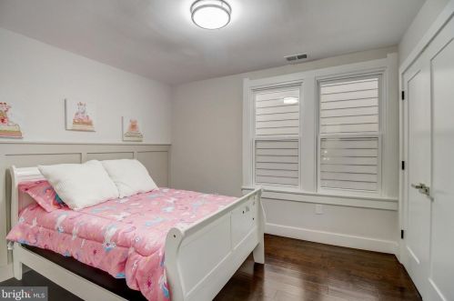 2911 17th St, Washington DC  20018-1825 exterior