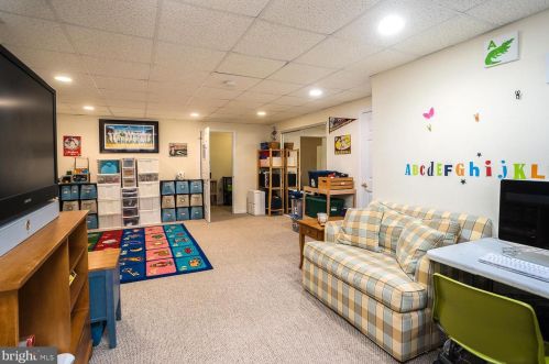 29 Stafford Ct, Trenton NJ 08690-3318 exterior