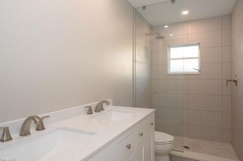 637 109 Ave, Naples FL 34108-1809 exterior