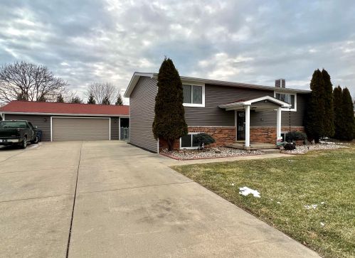 402 Gerald St, Quincy, MI 49082-9452