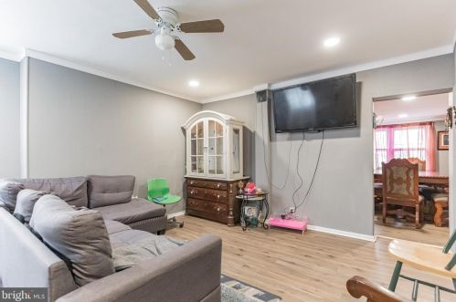 54 Upland Ave, Chester, PA 19015-2442