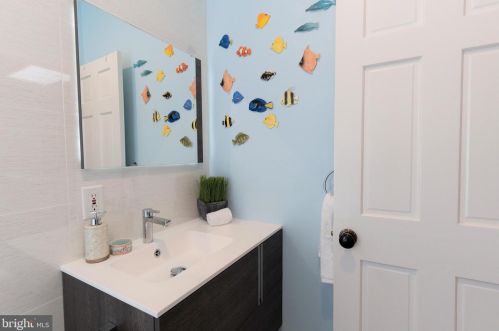 238 10th St, Washington DC  20002-6214 exterior