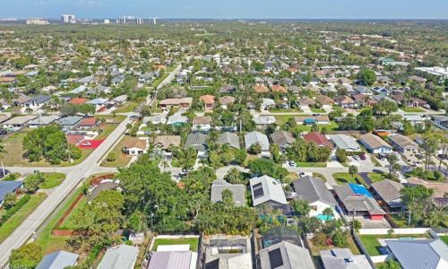 812 102 Ave, Naples FL 34108-3216 exterior