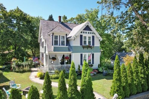 51 Alice Ave, Woonsocket, RI 02895-5701