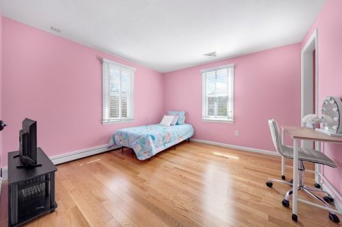 32 Hall Pl, Quincy MA 02169-4025 exterior