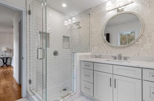 6160 Heards Creek Dr, Atlanta GA  30328-3635 exterior