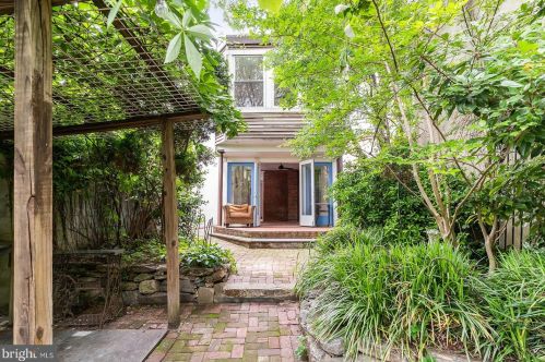 973 Leithgow St, Philadelphia PA  19123-1430 exterior