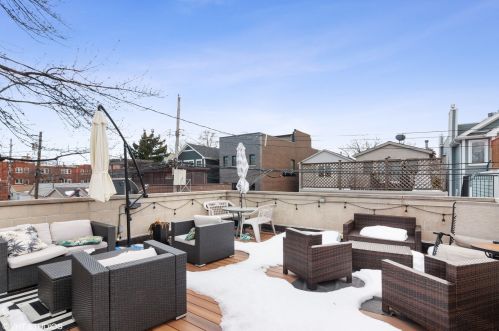 1921 Oakdale Ave, Chicago IL 60657-4026 exterior