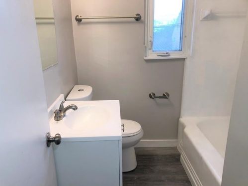 1423 Orchardview Dr, Pittsburgh PA 15220-2023 exterior