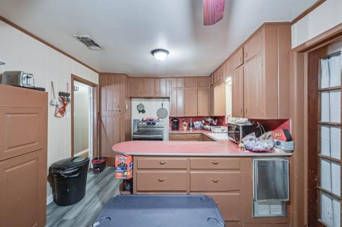 1614 4th St, Irving TX 75060-3111 exterior