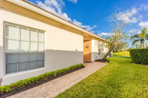 10102 Chadwick Dr, Fort Pierce FL  34987-2420 exterior