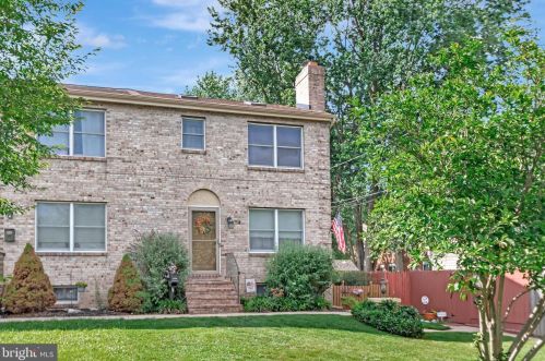 54 8th St, New Castle, DE 19720-5012