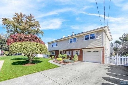 335 Charles St, N Milford, NJ 07646-1801