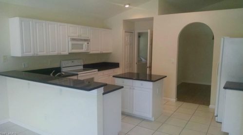 6486 Autumn Woods Blvd, Naples, FL 34109-7806