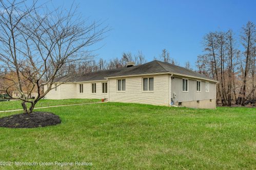 21 Bridle Dr, West Long Branch NJ  07764-1777 exterior