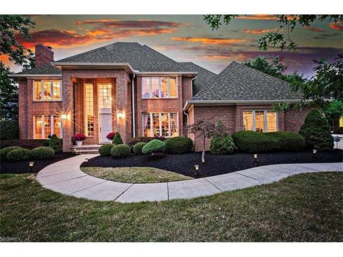 23518 Quail Holw, Cleveland, OH 44145-4366