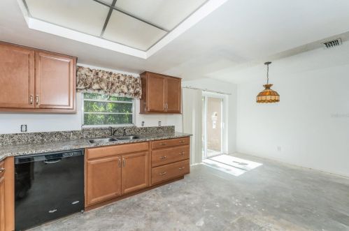 8519 Misty Riv Ct, Tampa FL 33637-4915 exterior