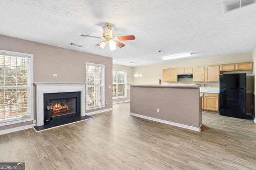 351 Parkview Manor Dr, Tucker GA  30084-8914 exterior