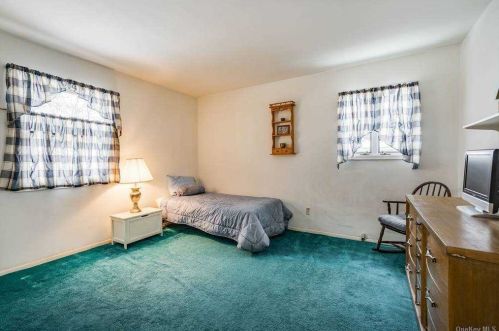 10 Pawnee Dr, Commack NY 11725-4210 exterior