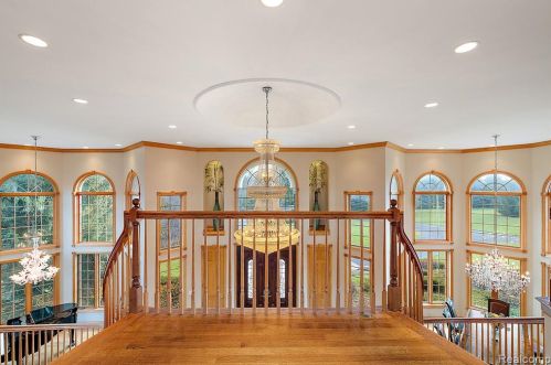 2384 Pebble Crk Dr, Rochester MI 48363-2228 exterior