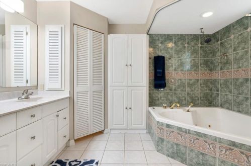 1410 Curlew Ave, Naples FL 34102-3405 exterior