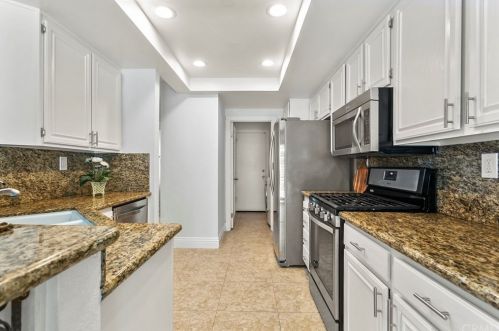 2232 Catalpa Dr, Tustin CA 92782-8357 exterior