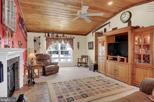 141 Pheasant Run Ln, Hanover PA 17331-9186 exterior