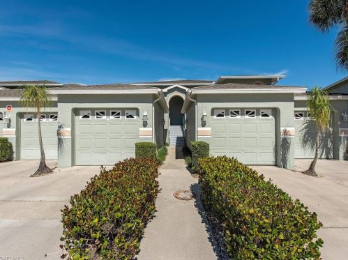 835 New Waterford Dr, Naples, FL 34104-7889