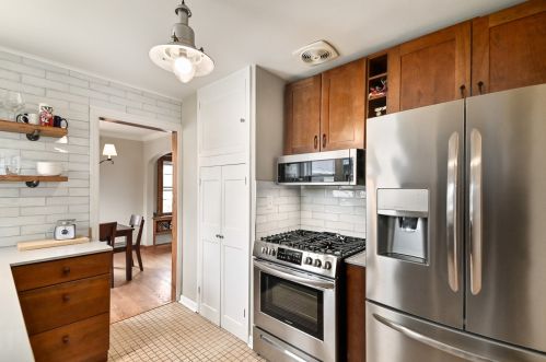 8465 Ravenswood Cir, Milwaukee WI 53226-4653 exterior