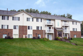 1215 Fawn Parkway Plz, Omaha NE  68144-1313 exterior