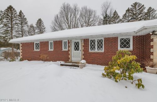 7014 Angling Rd, Kalamazoo, MI 49024-3954