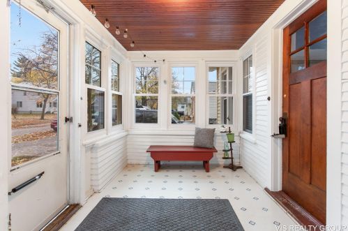 2256 Blodgett St, Meskegon MI  49441-1516 exterior