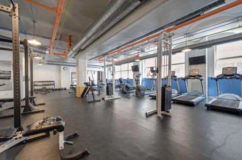 500 Clinton St, Chicago IL  60607-4301 exterior