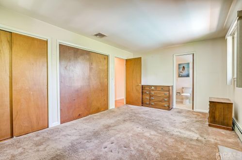 19 Marshall Dr, Edison NJ  08817-2910 exterior