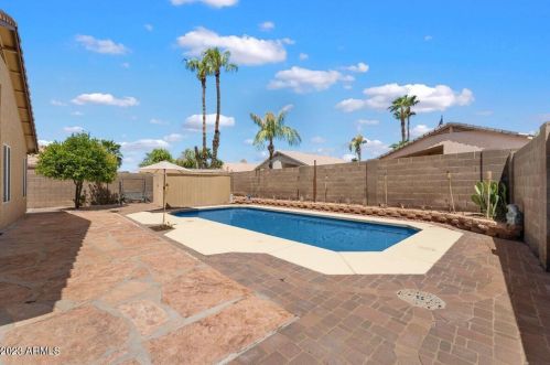 1820 Oakland St, Chandler AZ 85226-2925 exterior