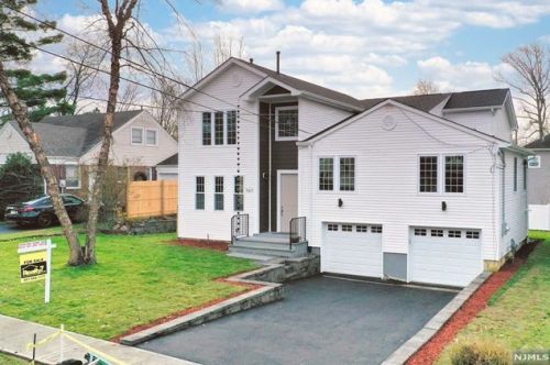 161 Adams Ave, River Edge NJ 07661-1437 exterior