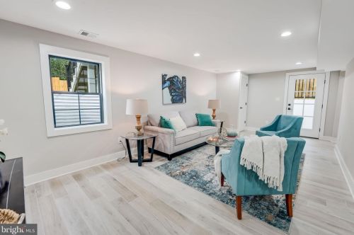 1505 Crestwood Dr, Alexandria VA  22302-2303 exterior