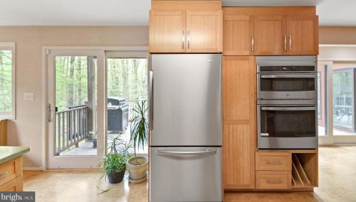 16 Arlive Ct, Rockville MD 20854-2978 exterior