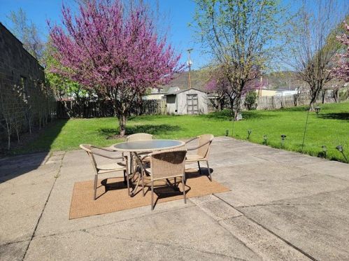 1213 4th Ave, Moon Twp PA 15108-1617 exterior