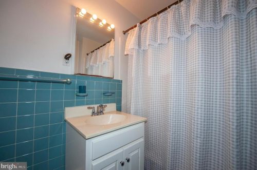 576 Kromer Ave, Berwyn PA 19312-1318 exterior