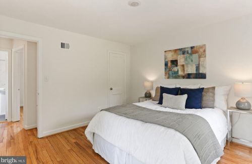 18 Masonic Vw Ave, Alexandria VA 22301-2204 exterior